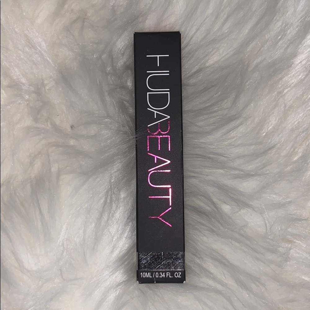 HUDA Beauty Overachiever Concealer